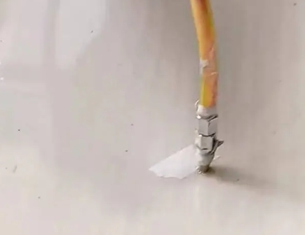 许昌市瓷砖空鼓维修公司专业解答在瓷砖铺贴过程中，如果使用的砂料过粗（如全部使用了粗砂），可能会导致以下问题